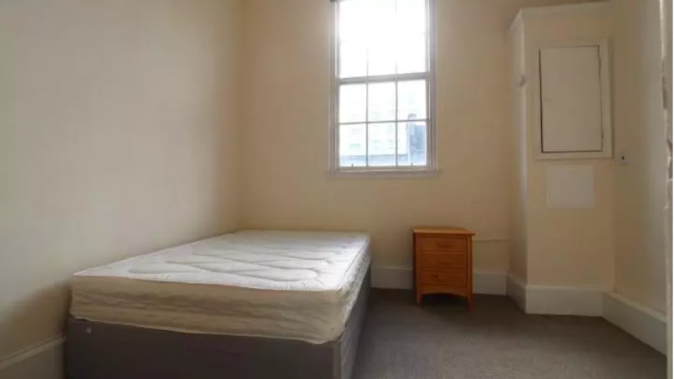 Bedroom before makeover