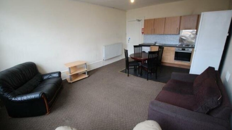 Bedroom before makeover