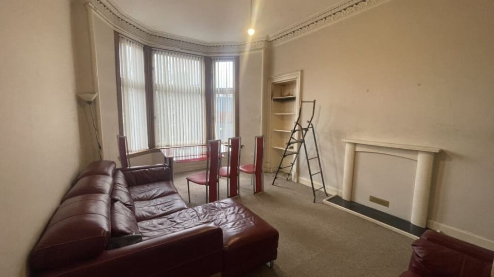 Bedroom before makeover