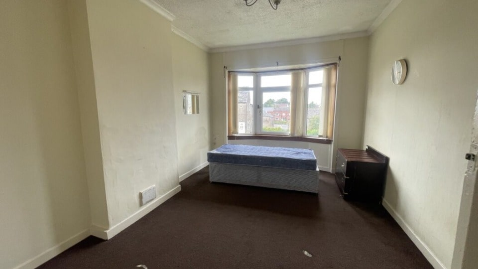Bedroom before makeover