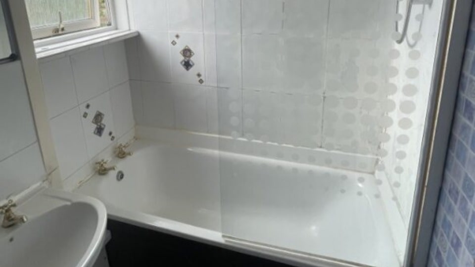 Bathroom before refresh